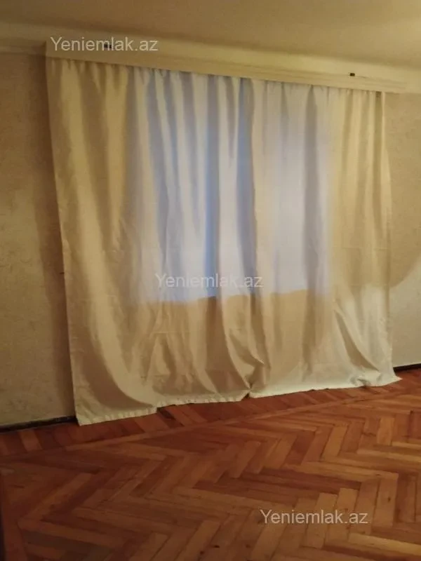 Satılır 2 otaqlı köhnə tikili 45 m²
