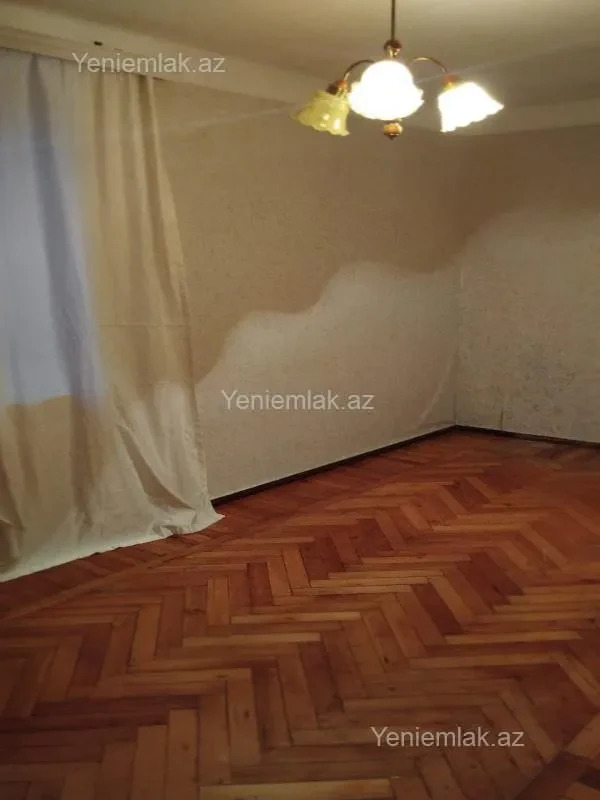 Satılır 2 otaqlı köhnə tikili 45 m²