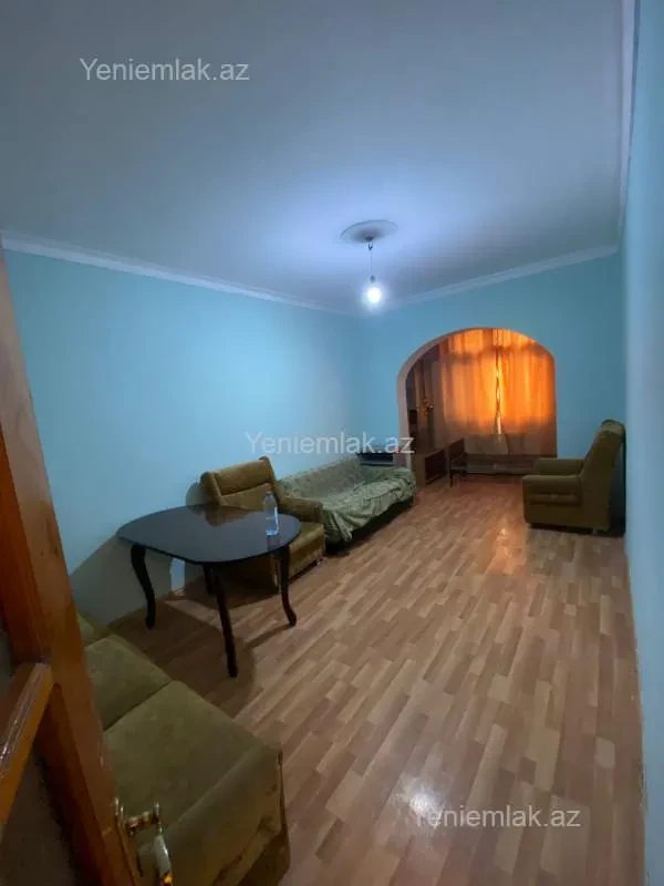 Satılır 2 otaqlı köhnə tikili 65 m²