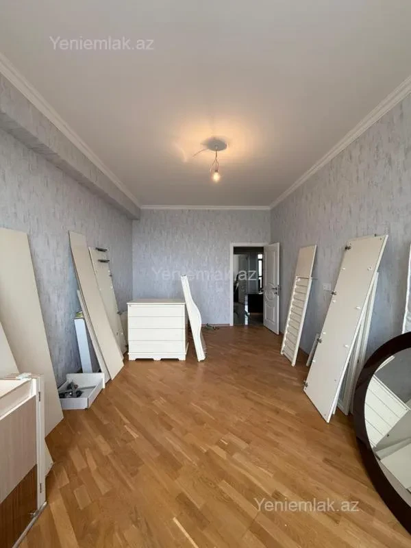 Satılır 3 otaqlı yeni tikili 115 m²
