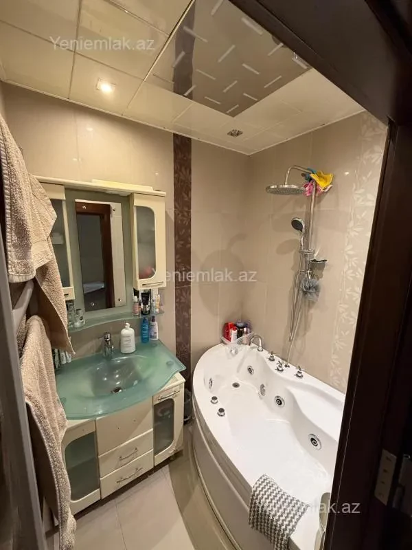 Satılır 3 otaqlı köhnə tikili 85 m²