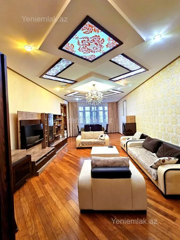 Satılır 4 otaqlı yeni tikili 200.5 m²
