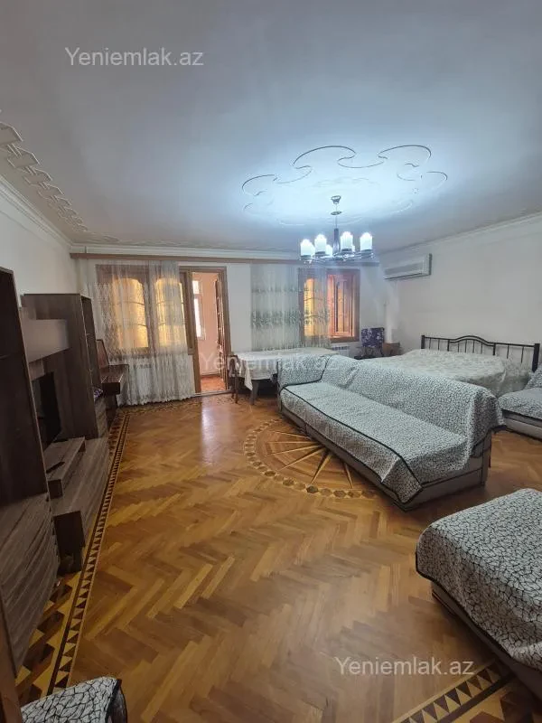 Satılır 4 otaqlı köhnə tikili 100 m²