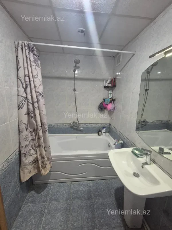 Satılır 4 otaqlı köhnə tikili 100 m²