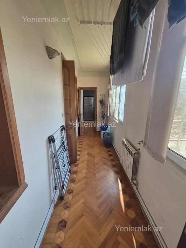 Satılır 4 otaqlı köhnə tikili 100 m²