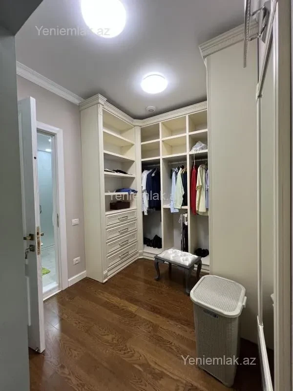 Satılır 3 otaqlı yeni tikili 155 m²