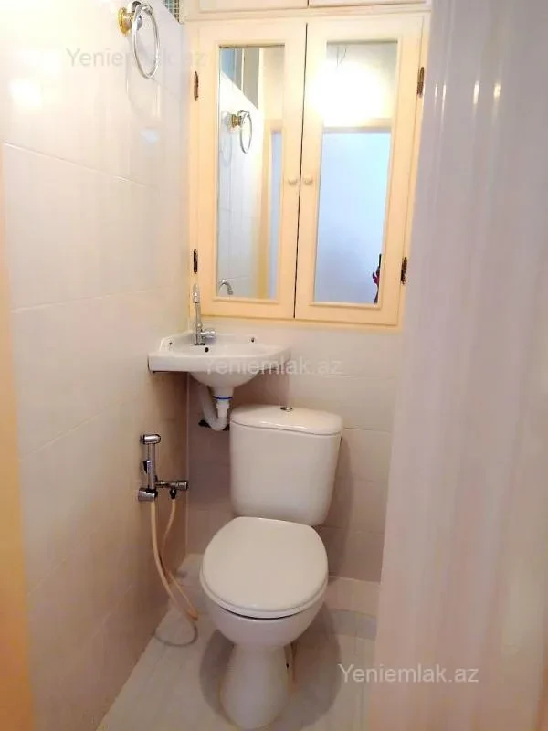 Satılır 3 otaqlı köhnə tikili 75.5 m²