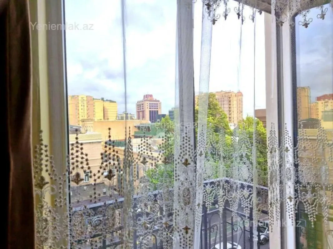 Satılır 3 otaqlı köhnə tikili 75.5 m²