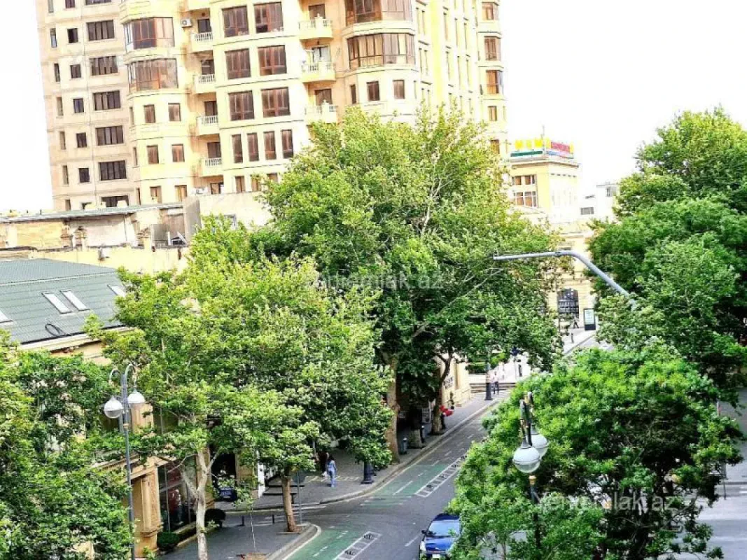 Satılır 3 otaqlı köhnə tikili 75.5 m²