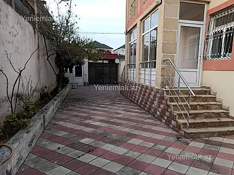 Satılır 8 otaqlı həyət evi 300 m²