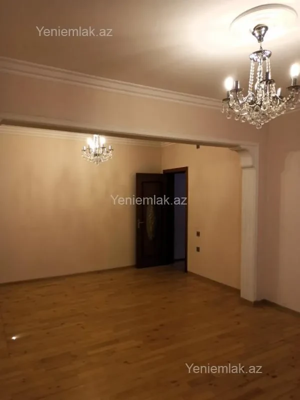 Satılır 8 otaqlı həyət evi 300 m²