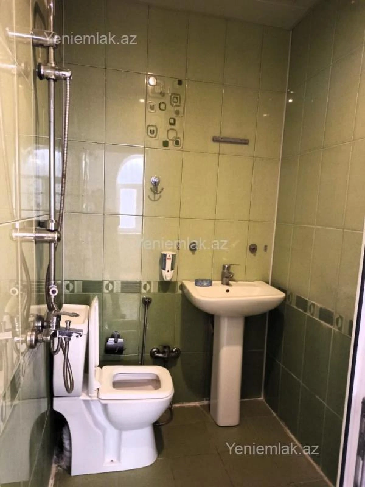 Satılır 8 otaqlı həyət evi 300 m²