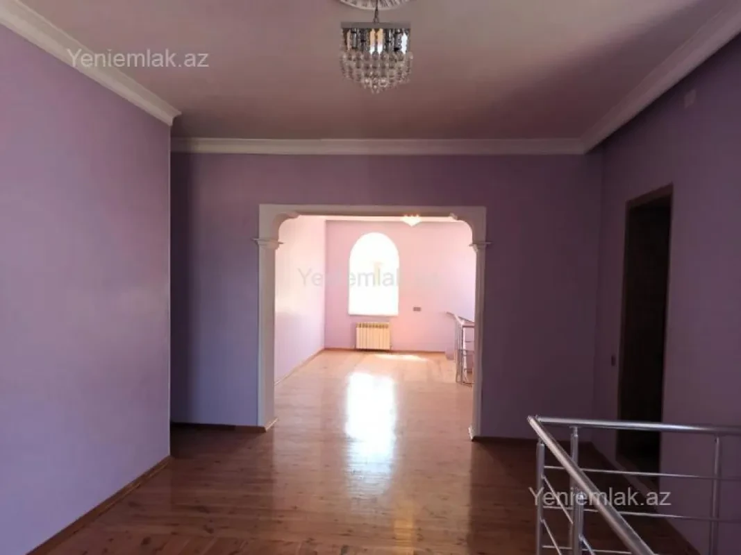 Satılır 8 otaqlı həyət evi 300 m²