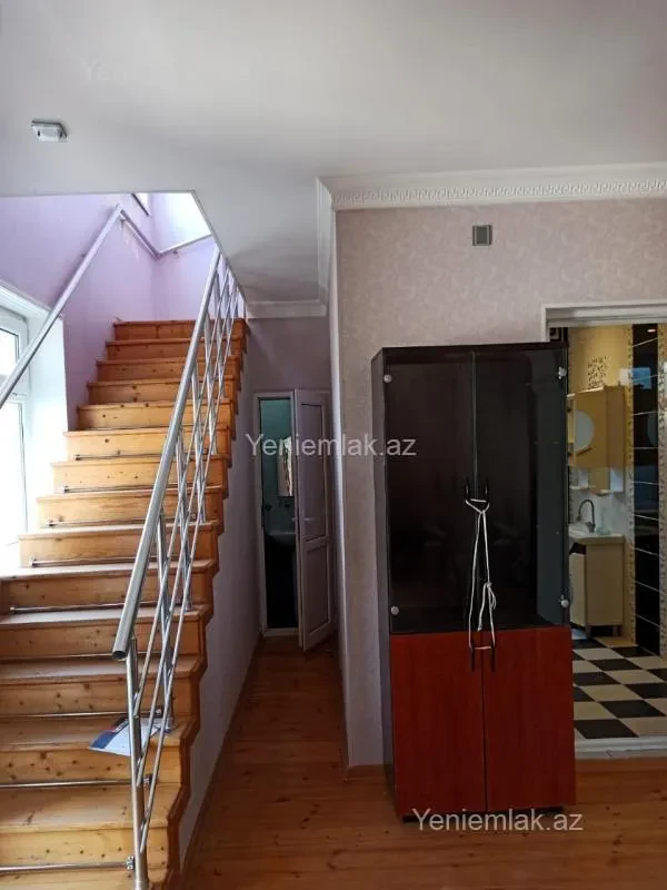 Satılır 8 otaqlı həyət evi 300 m²