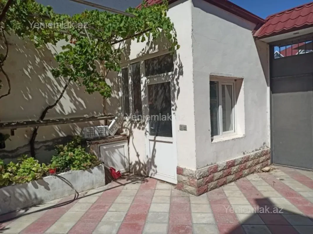 Satılır 8 otaqlı həyət evi 300 m²