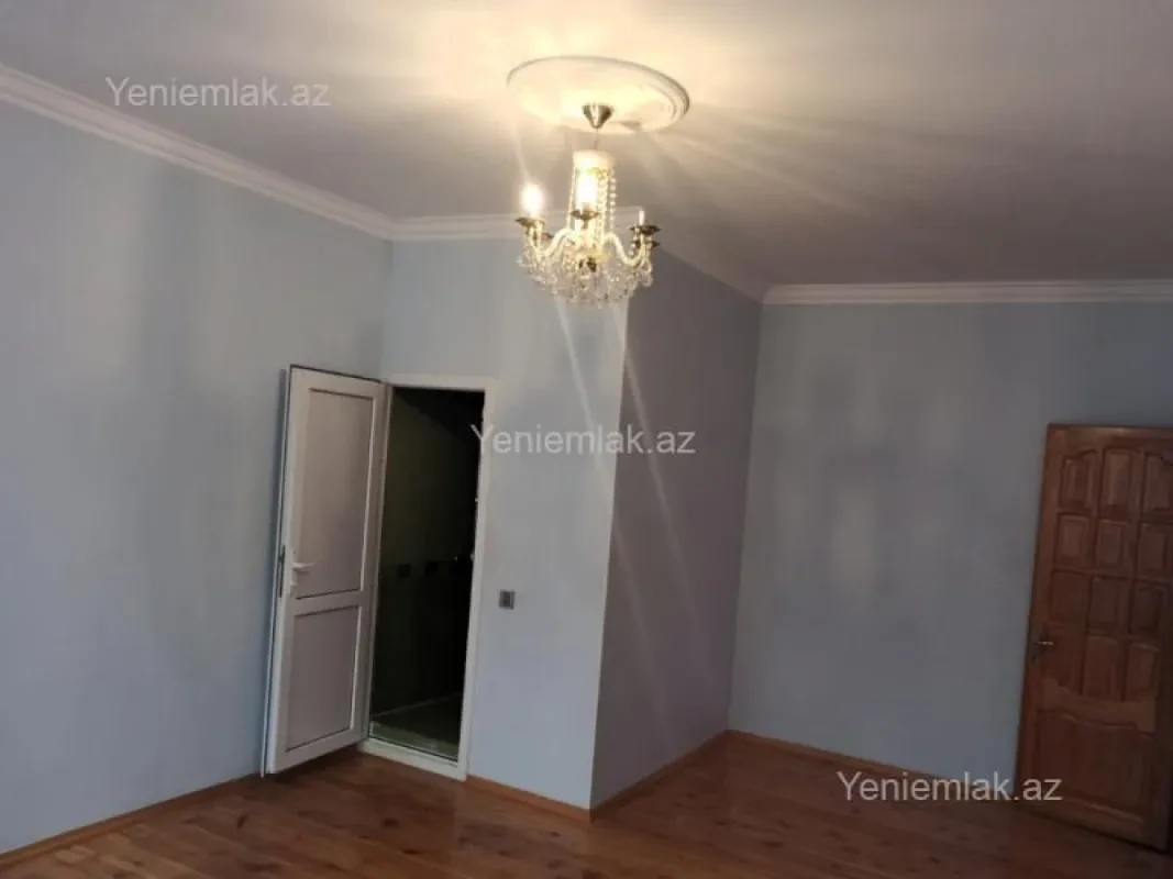 Satılır 8 otaqlı həyət evi 300 m²