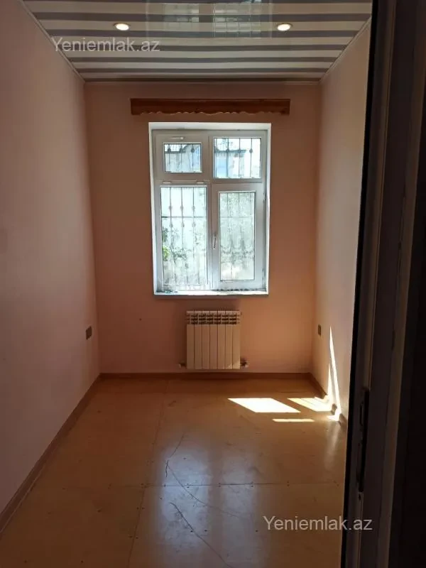 Satılır 8 otaqlı həyət evi 300 m²