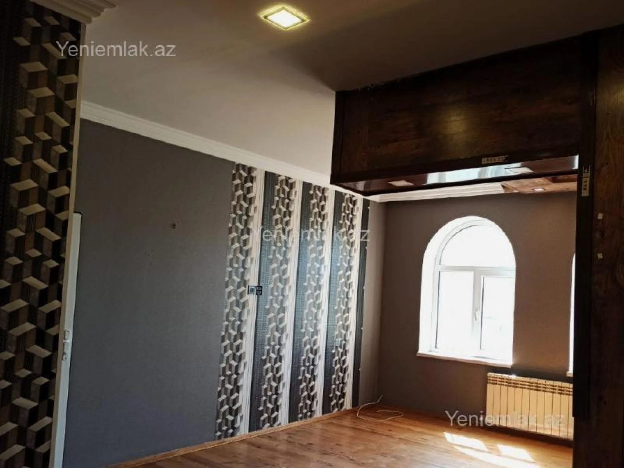 Satılır 8 otaqlı həyət evi 300 m²
