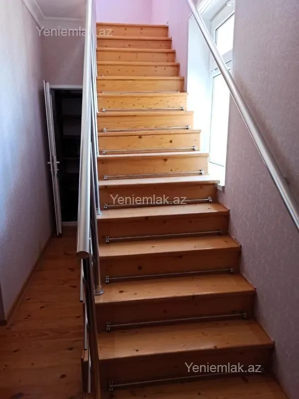Satılır 8 otaqlı həyət evi 300 m²