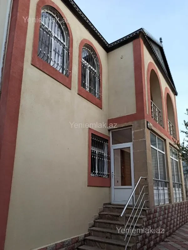 Satılır 8 otaqlı həyət evi 300 m²