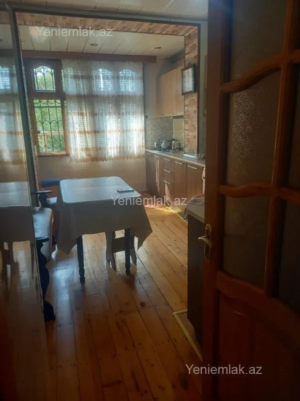 Satılır 5 otaqlı köhnə tikili 110 m²