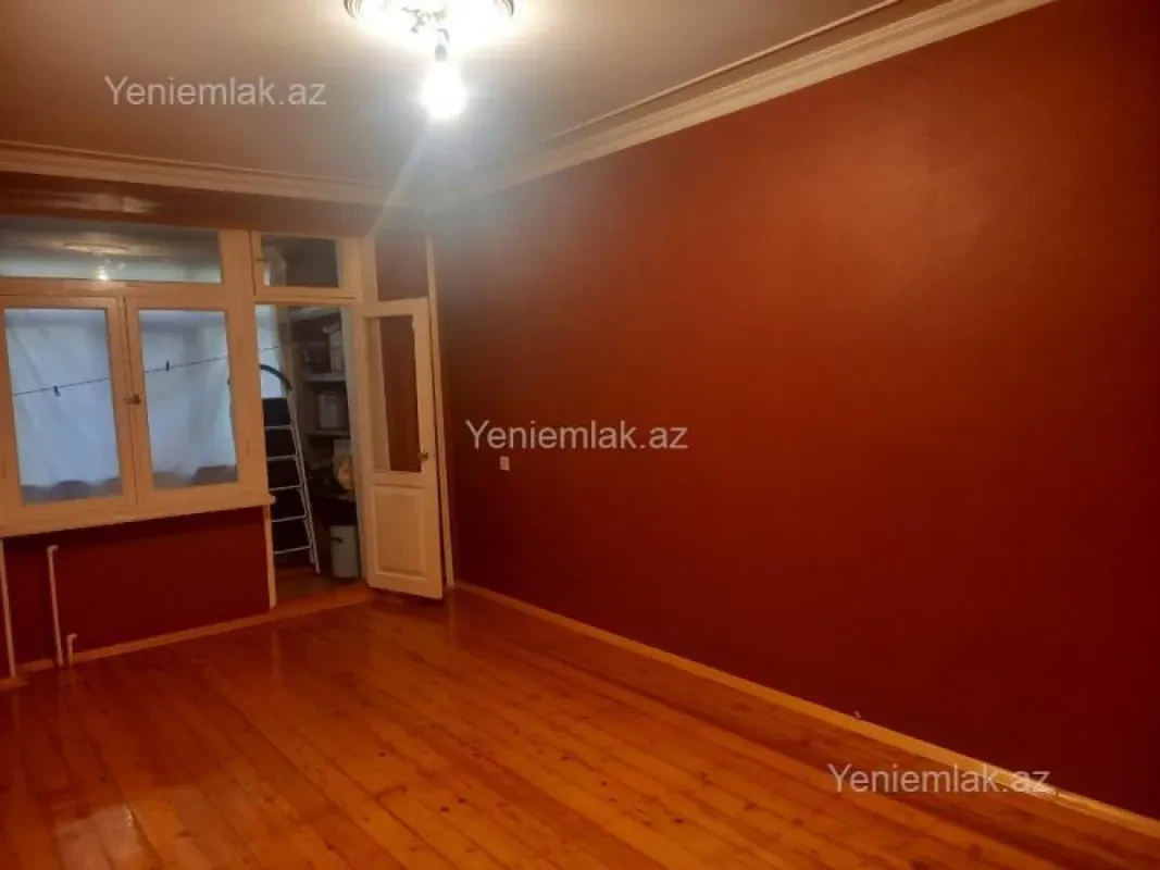 Satılır 5 otaqlı köhnə tikili 110 m²
