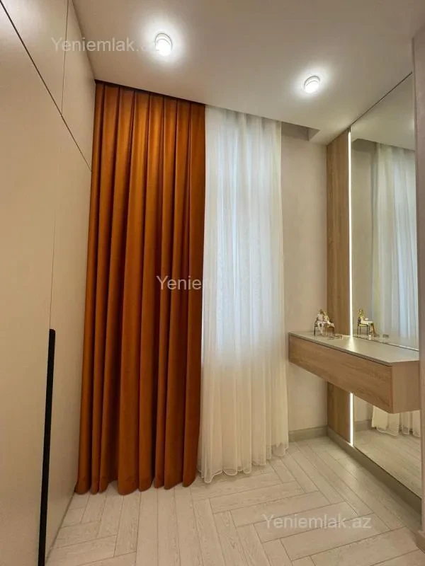 Satılır 2 otaqlı yeni tikili 76 m²