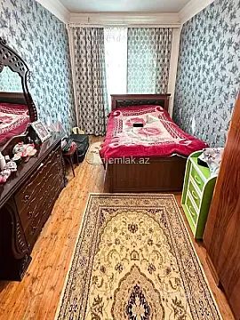Satılır 4 otaqlı köhnə tikili 100 m²
