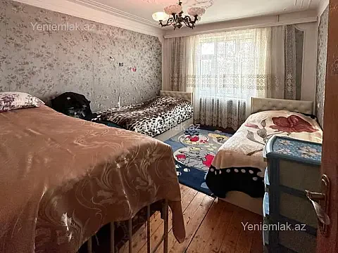 Satılır 4 otaqlı köhnə tikili 100 m²