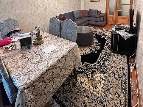 Satılır 4 otaqlı köhnə tikili 100 m²