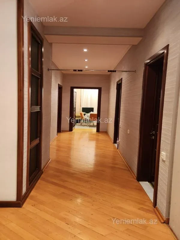 Satılır 3 otaqlı yeni tikili 150 m²