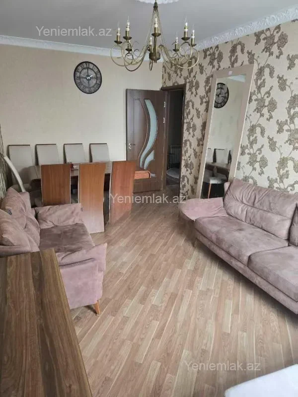Satılır 4 otaqlı köhnə tikili 100 m²