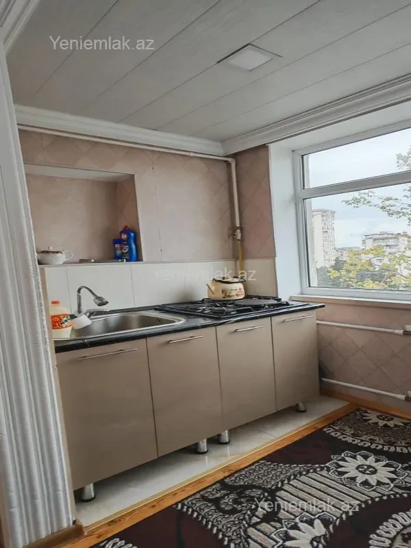 Satılır 3 otaqlı köhnə tikili 80 m²
