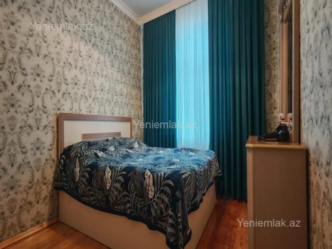 Satılır 3 otaqlı köhnə tikili 80 m²