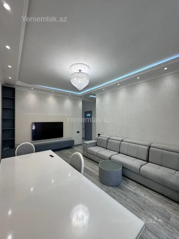 Satılır 3 otaqlı köhnə tikili 90 m²