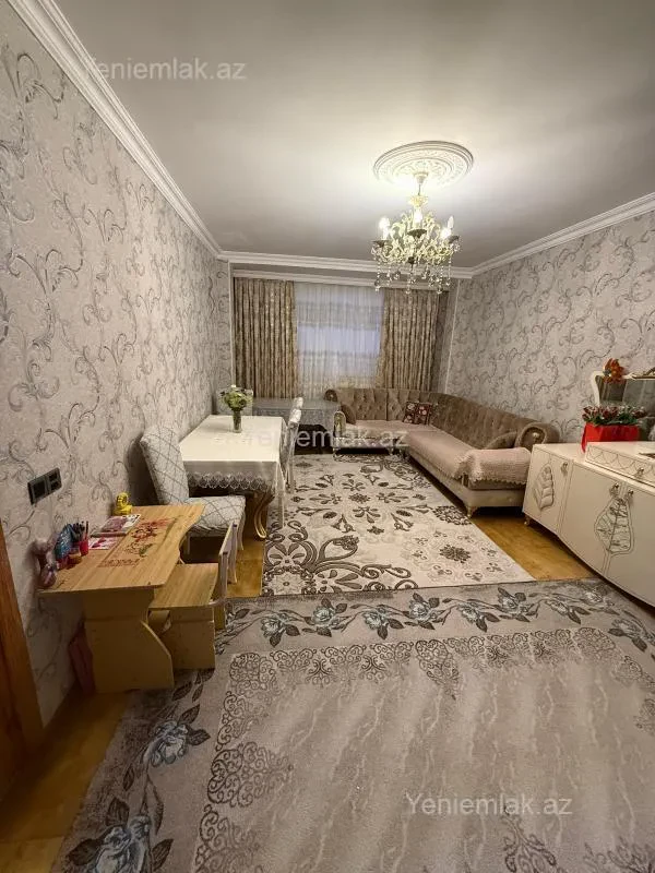 Satılır 4 otaqlı köhnə tikili 90 m²