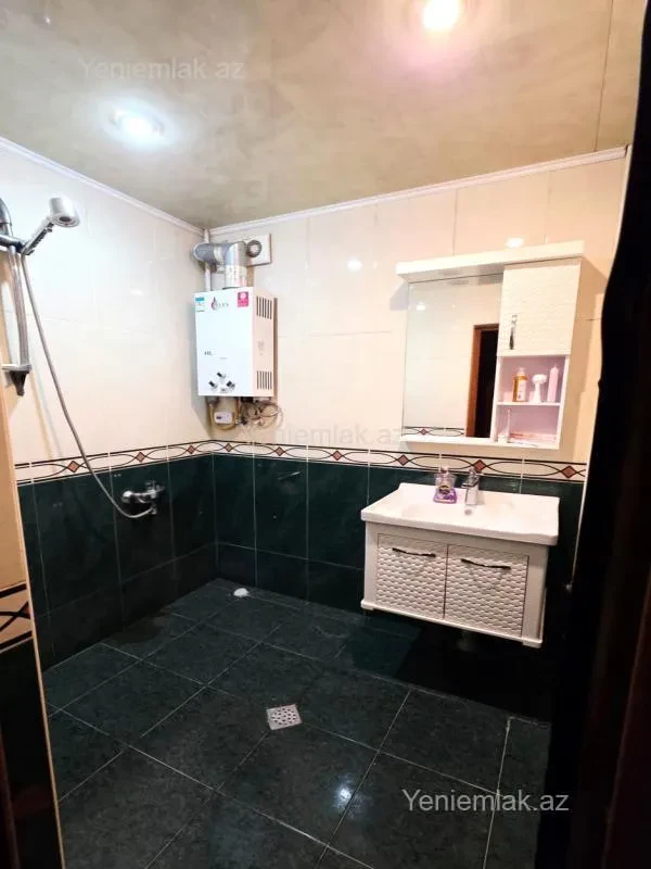Satılır 2 otaqlı köhnə tikili 65 m²