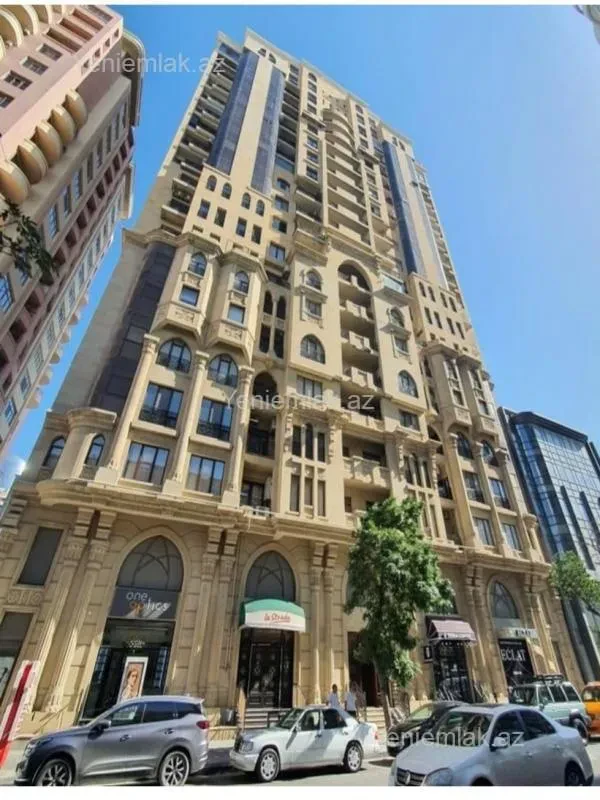 Satılır 4 otaqlı yeni tikili 235 m²