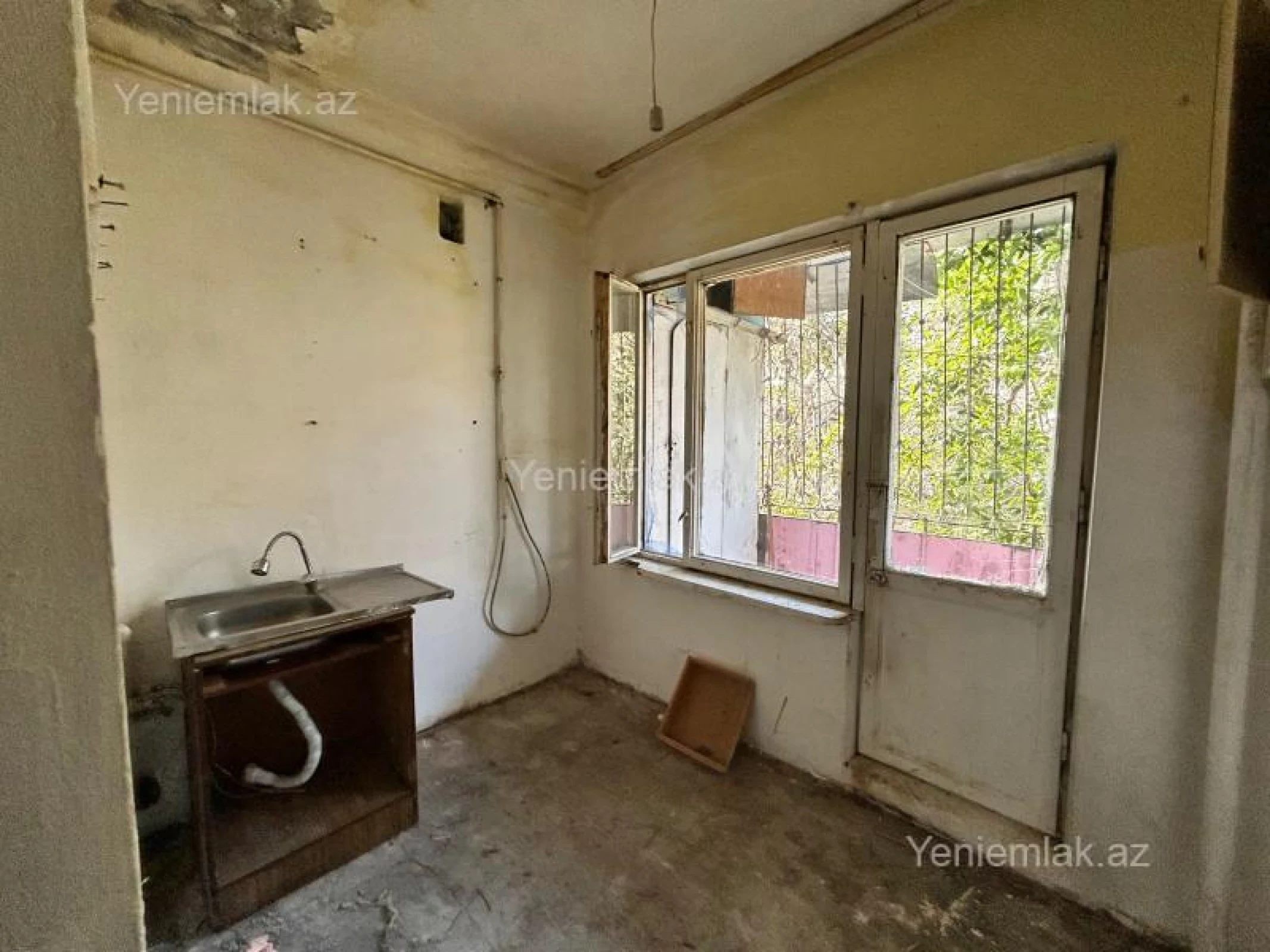 Satılır 3 otaqlı köhnə tikili 80 m²