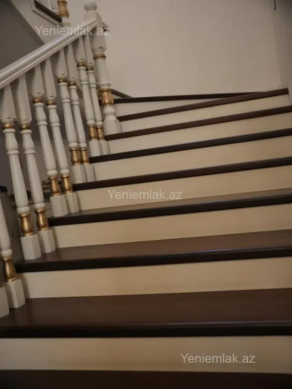 Satılır 7 otaqlı həyət evi 310 m²