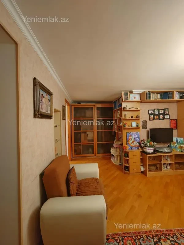 Satılır 2 otaqlı köhnə tikili 60 m²