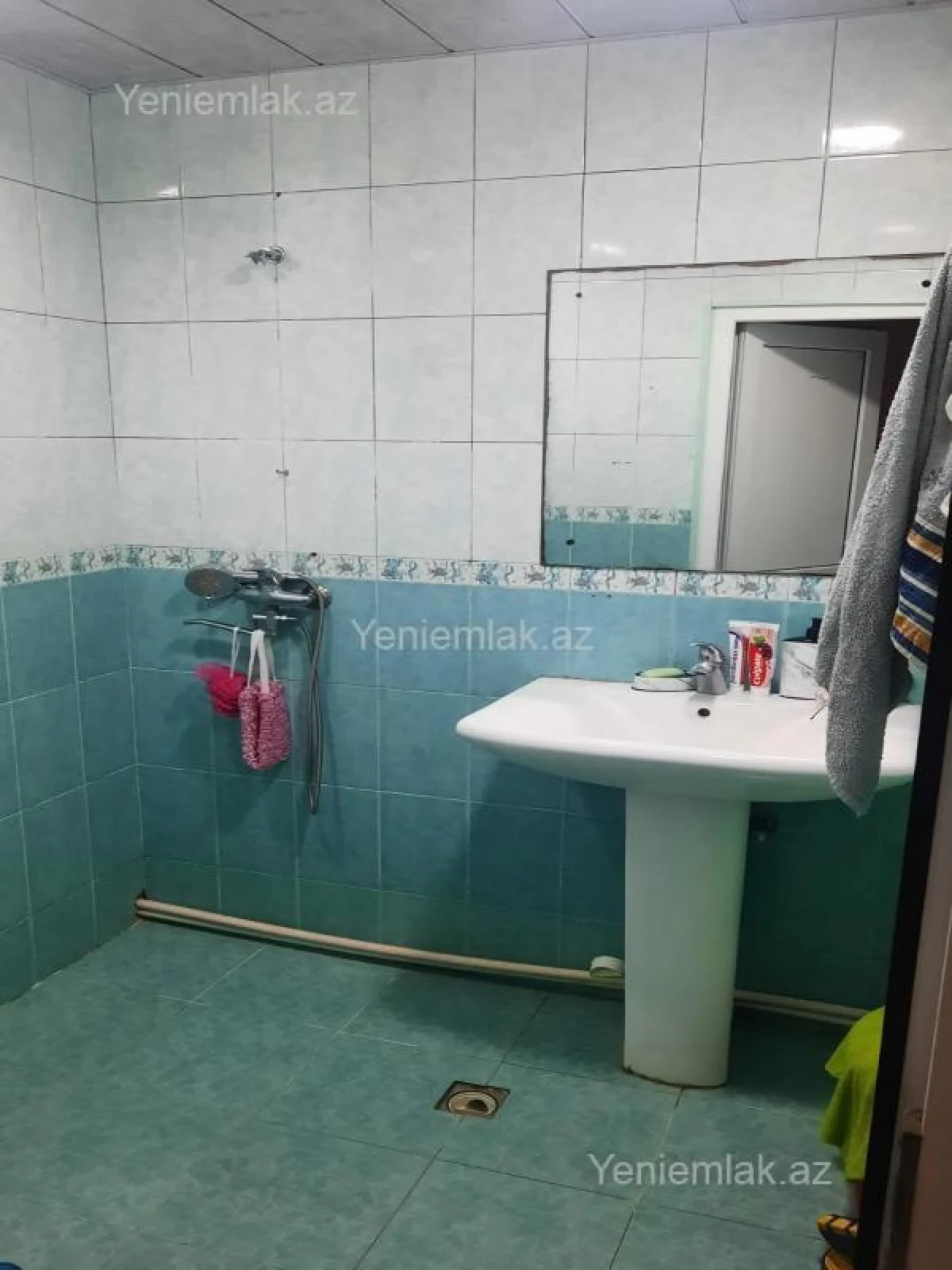 Satılır 3 otaqlı köhnə tikili 75 m²