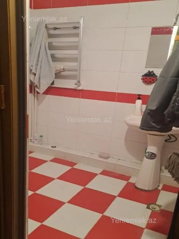 Satılır 3 otaqlı köhnə tikili 90 m²