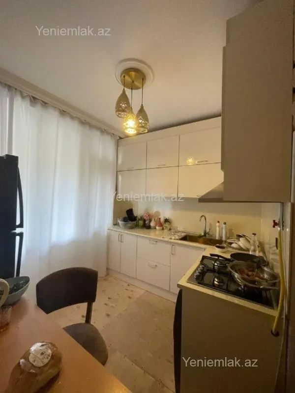 Satılır 3 otaqlı köhnə tikili 90 m²
