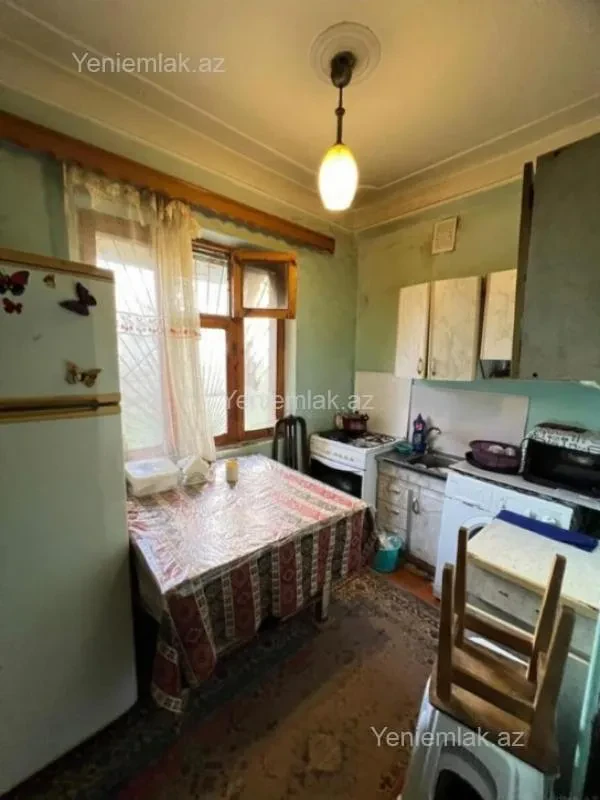 Satılır 2 otaqlı köhnə tikili 60 m²