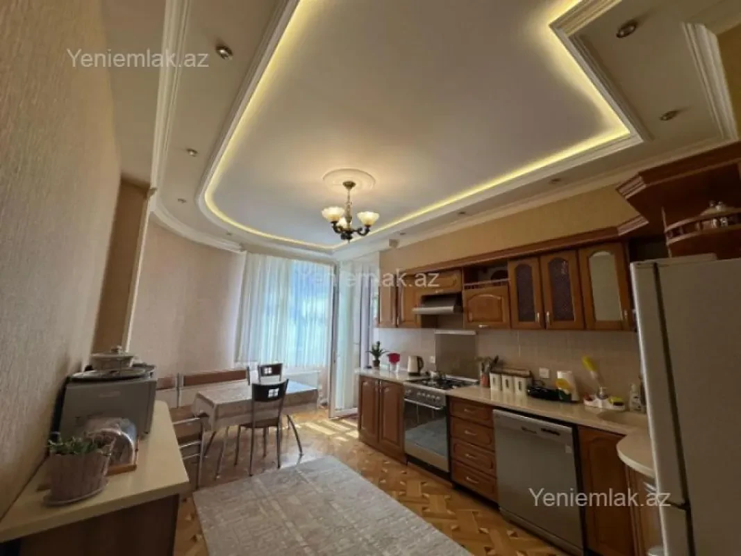 Satılır 3 otaqlı yeni tikili 140 m²