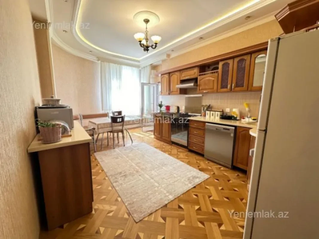 Satılır 3 otaqlı yeni tikili 140 m²