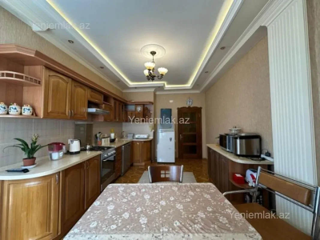 Satılır 3 otaqlı yeni tikili 140 m²