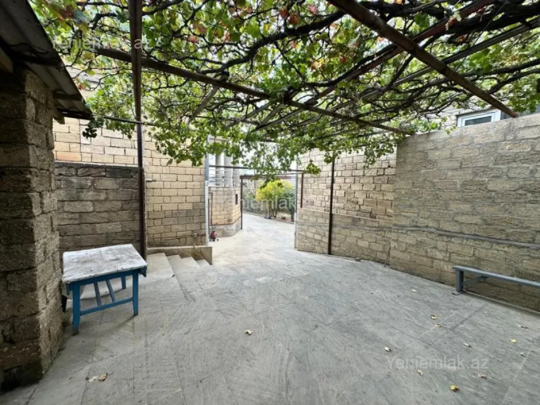 Satılır 4 otaqlı həyət evi 160 m²