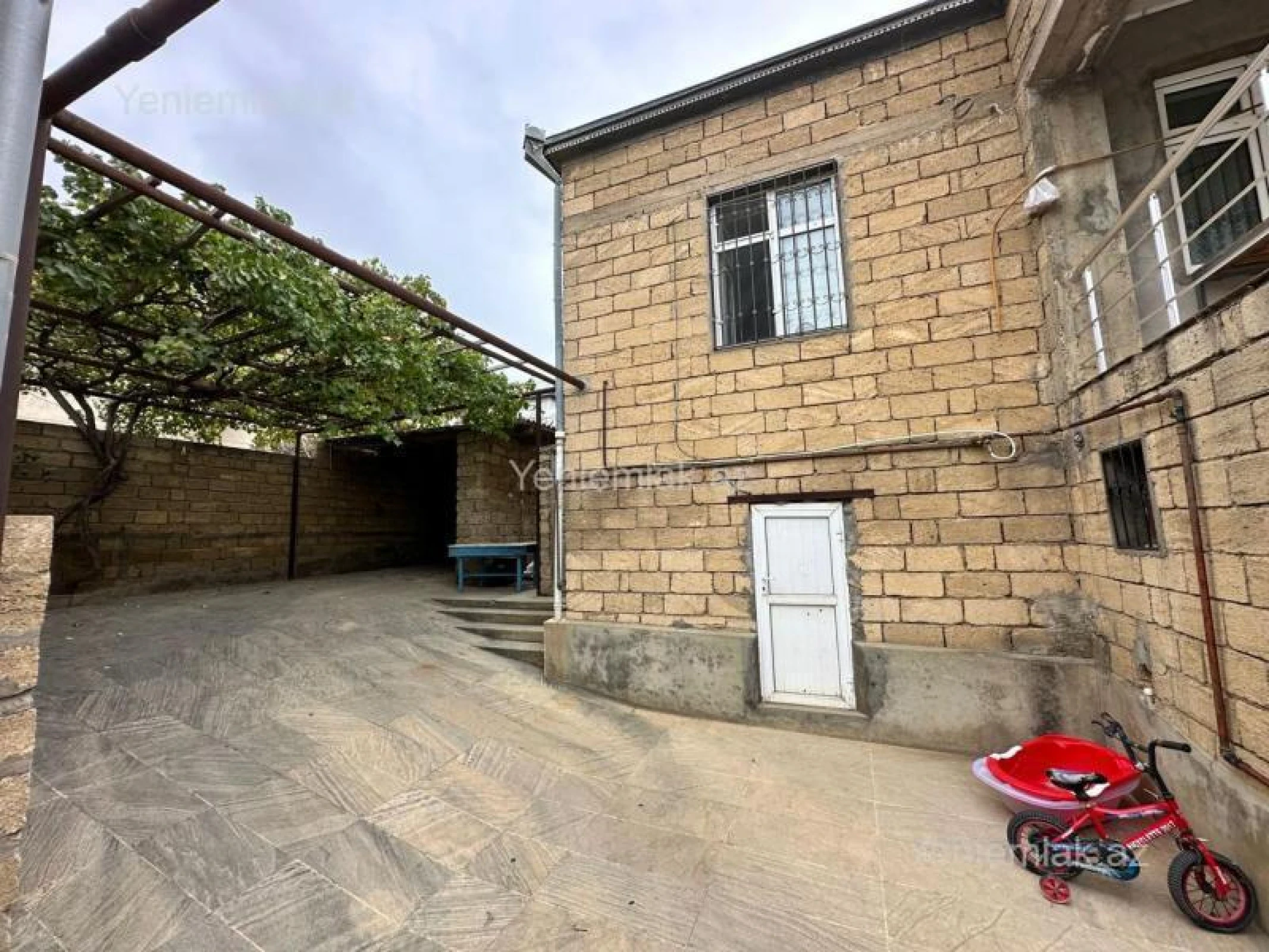 Satılır 4 otaqlı həyət evi 160 m²